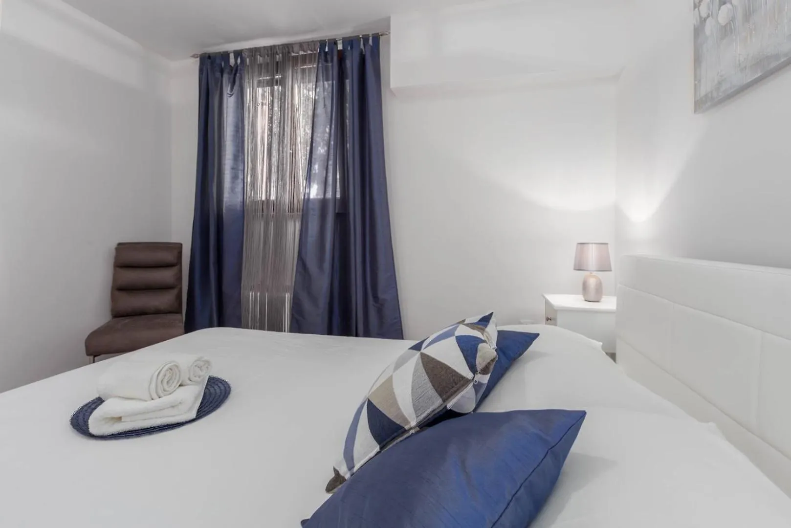 Luxury Three Bedrooms Apartment Silver Suite Near Porec