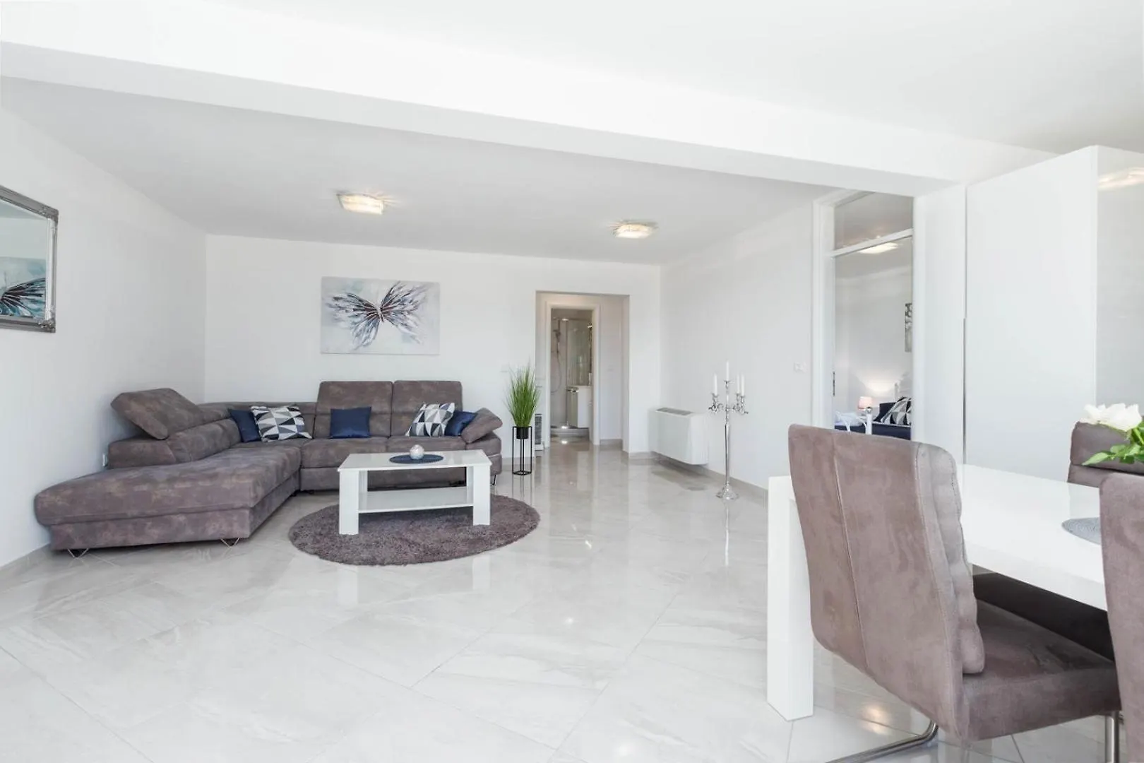 Luxury Three Bedrooms Apartment Silver Suite Near Porec