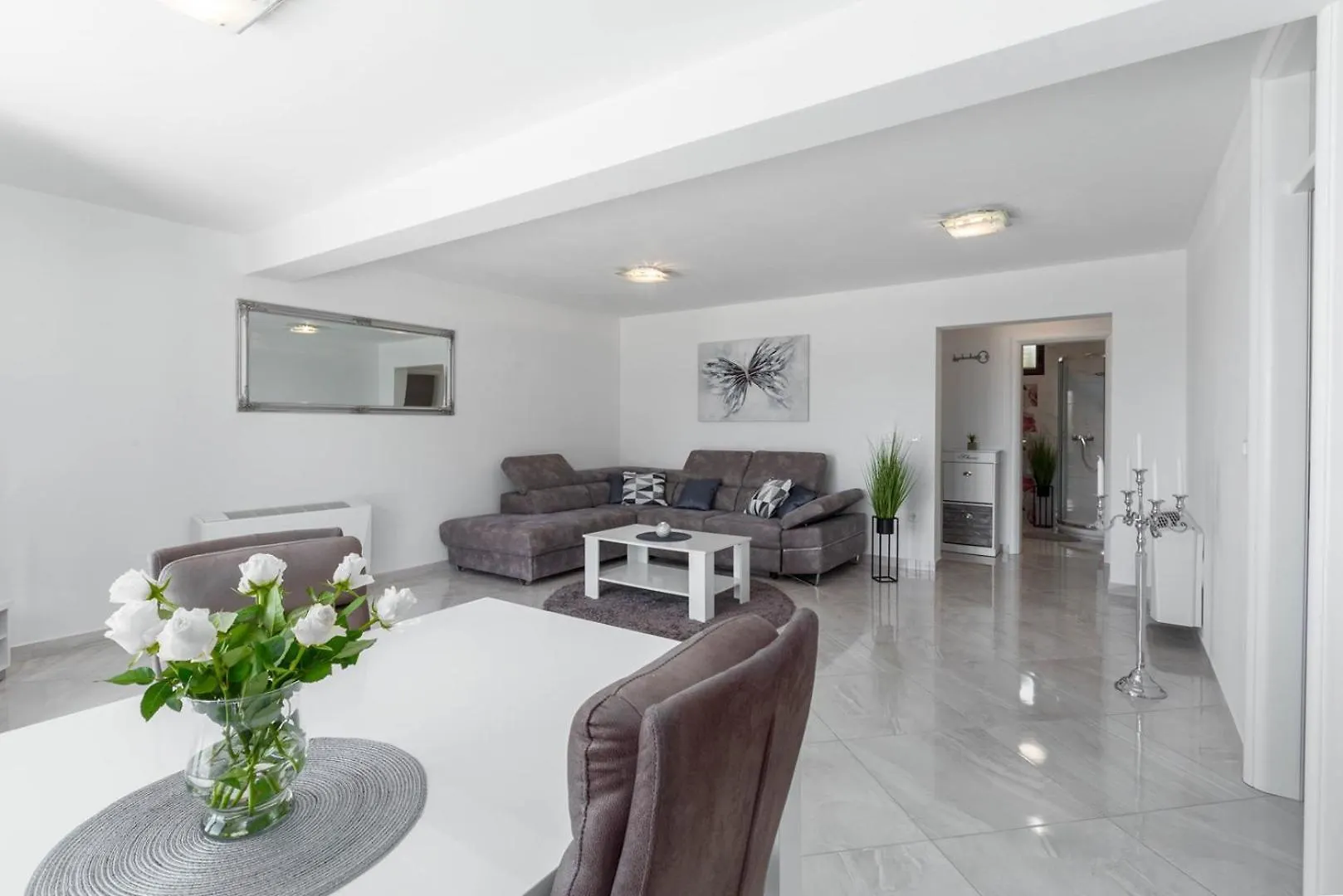 Luxury Three Bedrooms Apartment Silver Suite Near Porec
