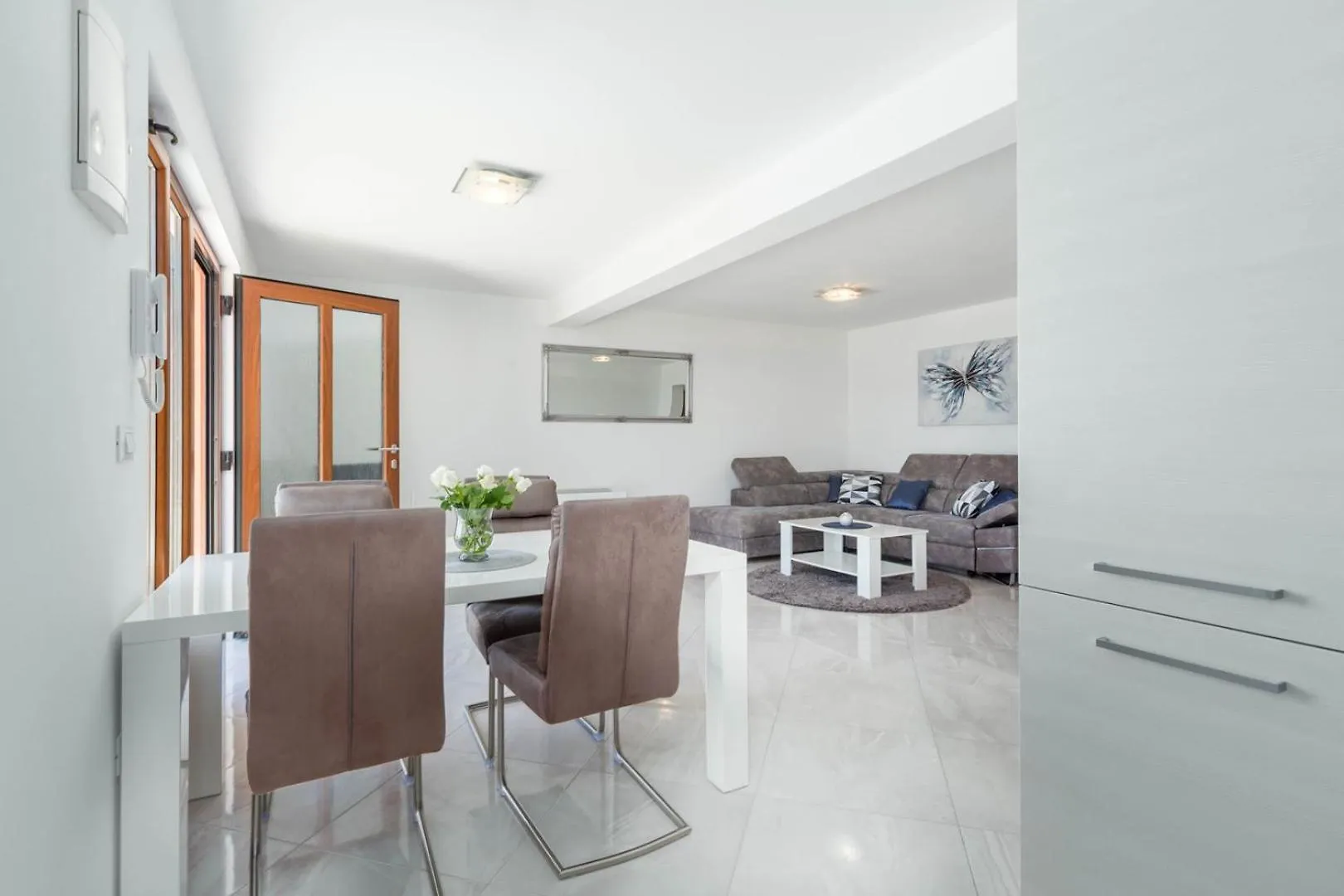 Luxury Three Bedrooms Apartment Silver Suite Near Porec