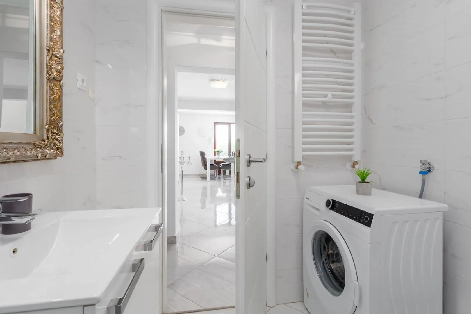 Luxury Three Bedrooms Apartment Silver Suite Near Porec