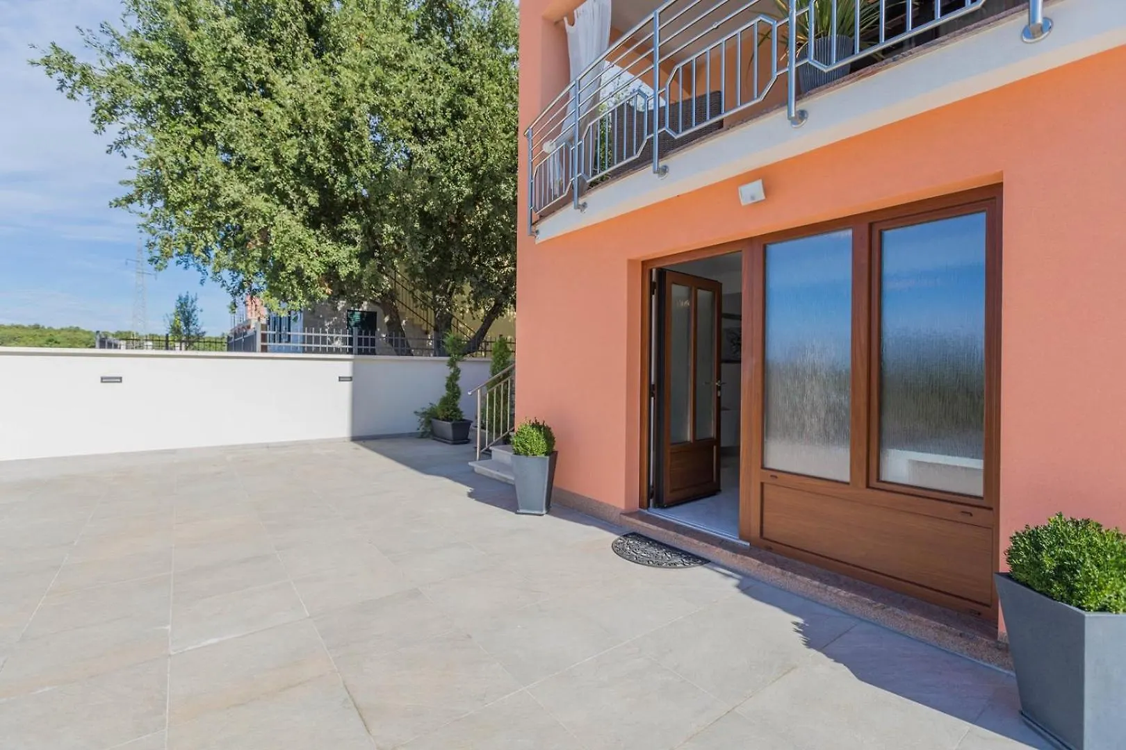 Luxury Three Bedrooms Apartment Silver Suite Near Porec Croatia