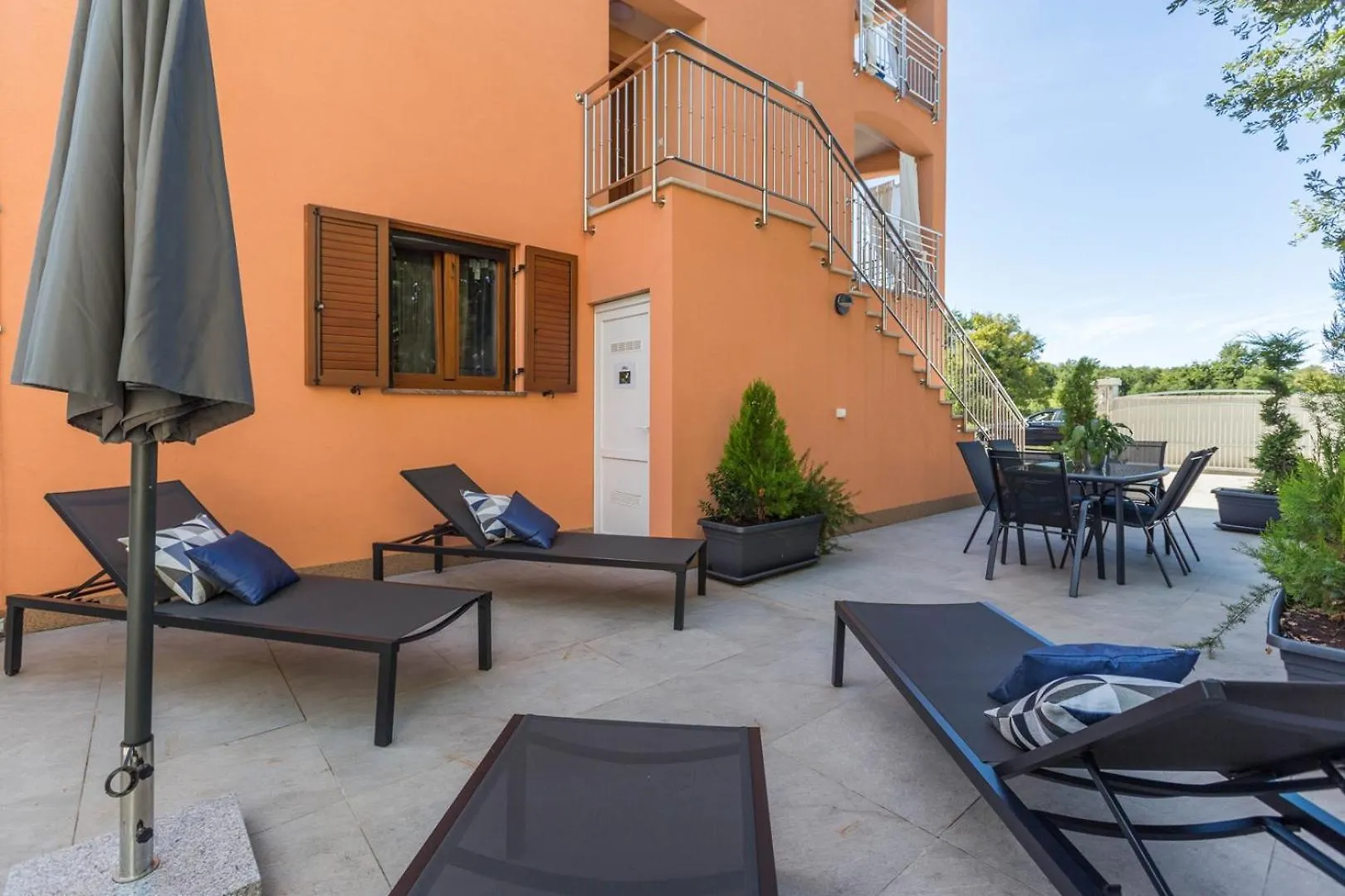 Luxury Three Bedrooms Apartment Silver Suite Near Porec