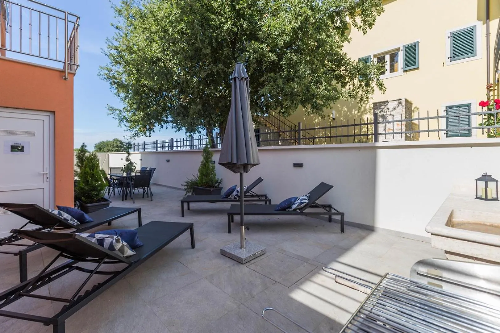 Luxury Three Bedrooms Apartment Silver Suite Near Porec