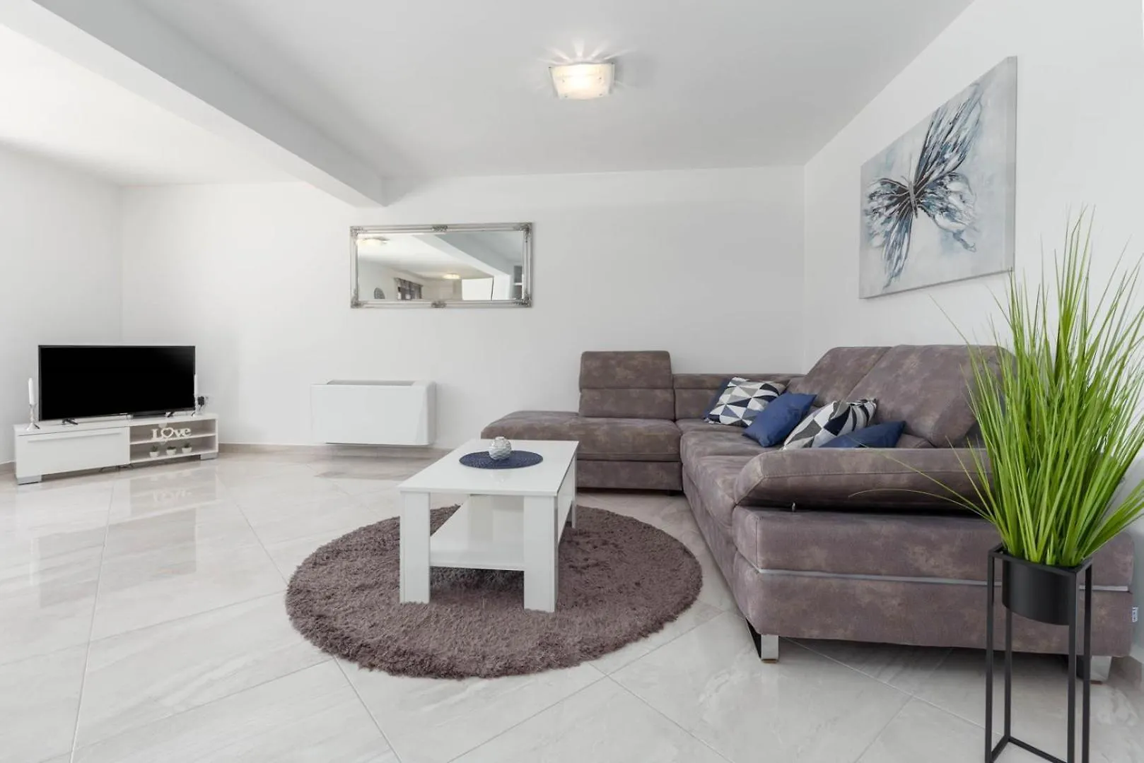 Luxury Three Bedrooms Apartment Silver Suite Near Poreč