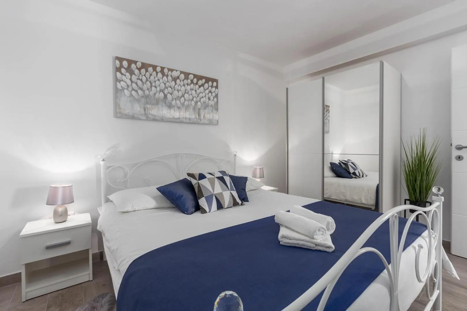 Luxury Three Bedrooms Apartment Silver Suite Near Poreč