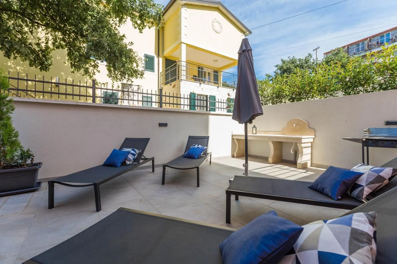 Luxury Three Bedrooms Apartment Silver Suite Near Poreč 0*,
